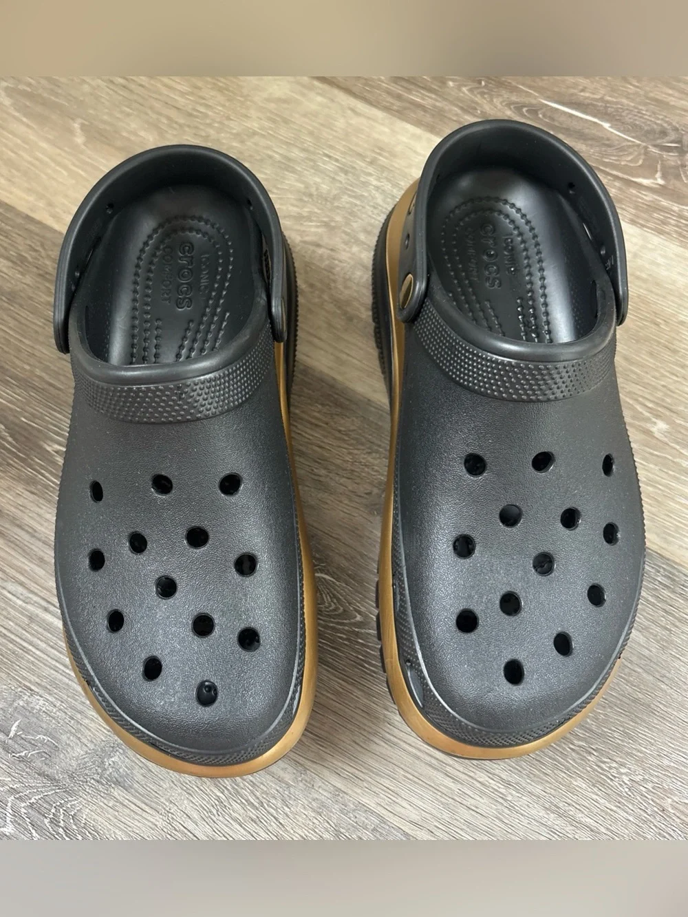 Crocs Mega Crush Metallic Clogs Black & Gold Platform Slip-On Shoes Sz M 8/W 10